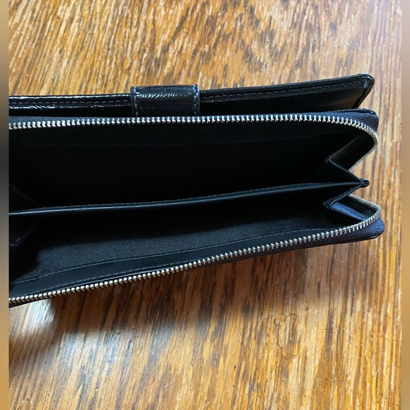 Coach wallet! Never been used! - Picture 4 of 4